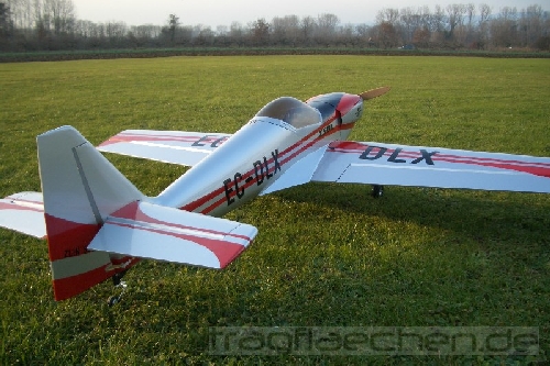 2008_planethobby_zlin50_004.jpg